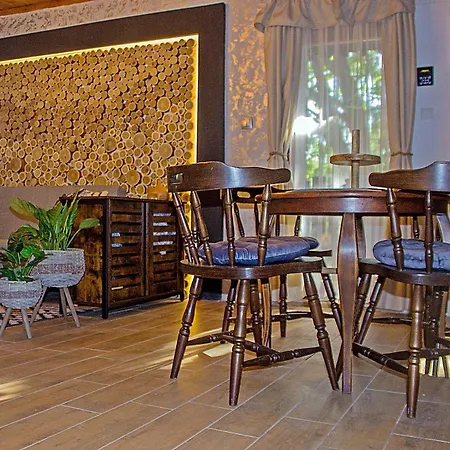 Cityside Chalet Eger